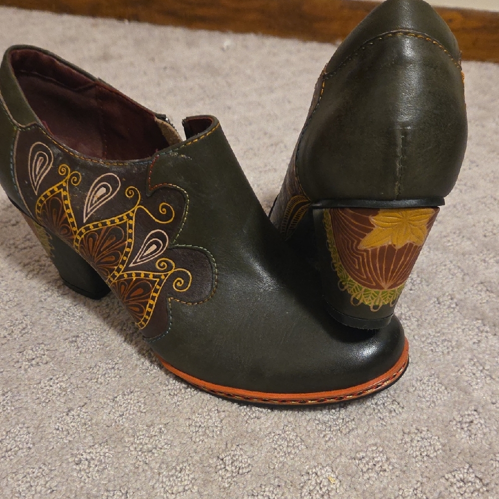 L'artiste Green Leather Women's Shootie 8.5